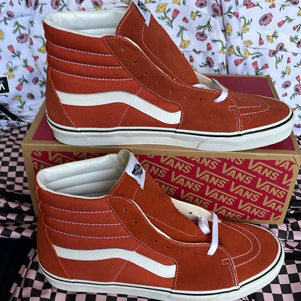Vans WMNS Sk8-Hi
Color Theory Burnt Ochre
VN0005U9GWP
Sneakers - Picture 2 of 16